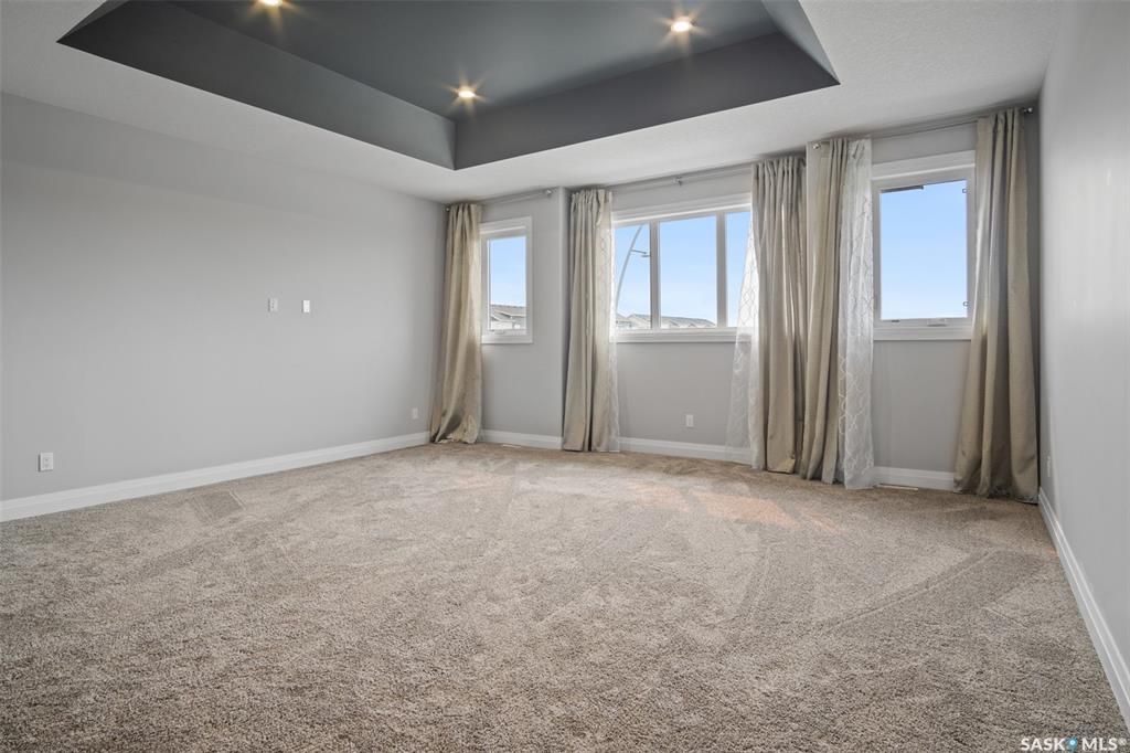 EVERGREEN小区2014年新建2197尺4房4卫1书房1多功能厅双层独立屋（外加地下室合法独立出租套间） 出售。房屋位置佳，位于两所小学正对面，步行公园，周围生活设施齐全。高档装修，一楼实木和瓷砖地板，枫木橱柜，石英石台面。一楼除餐厅客厅外，还有一间大尺寸书房。二楼共三间全 - 7