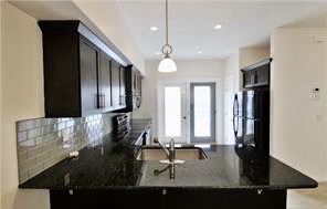 Stonebridge小区 2012 年1700尺联排屋出租。3 房 3 卫 2 厅 双车库。 房屋装修好，空间大，近附近商业购物和学校。$1750/月（包水）。无家具。租客自付水电气。一年起租，不分租，不抽烟，不养宠物。希望租客干净整洁守约讲理。有意请联系 Gary Gai 3 - 4