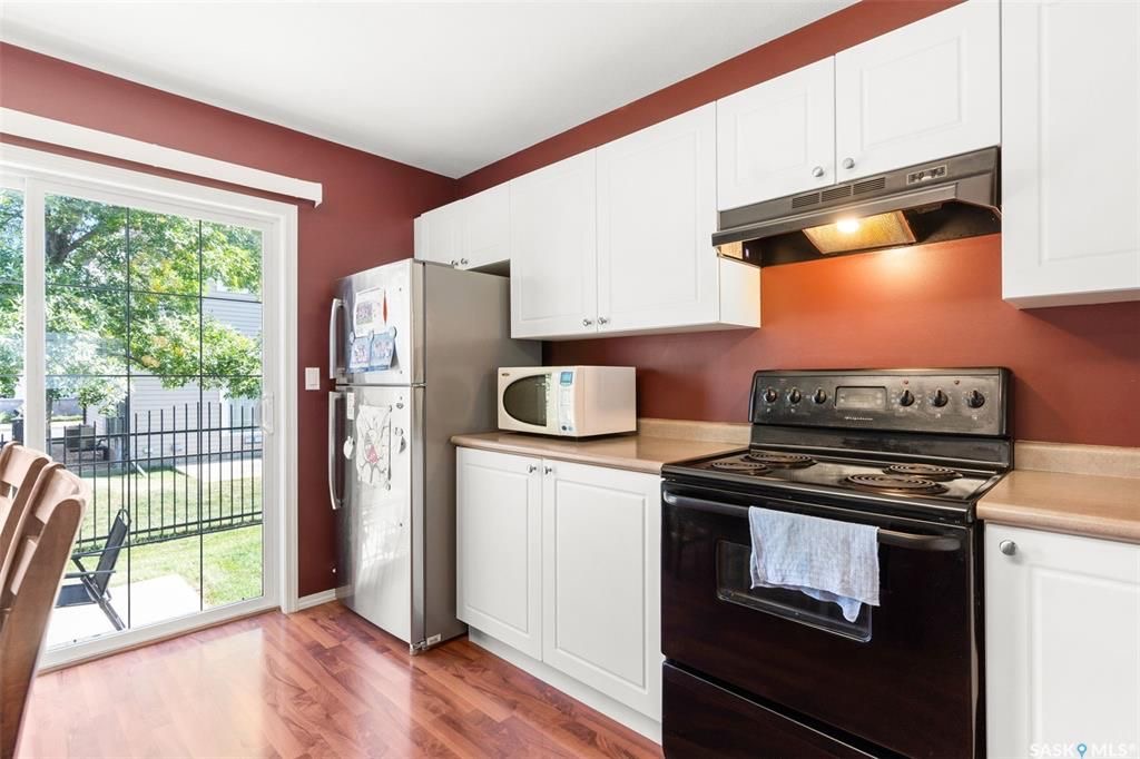 Arbor Creek小区2003年建1116尺s边户2室2卫联排出售，私密安静，地下室装修有一个大活动厅 ，有冷气空调。近小学，高中，公园，商业购物方便。采光好，保养状况好，带两个停车位，新换冰箱。挂牌价格：$235000。 有意请联系地产经纪Gary Gai 30634136 - 10