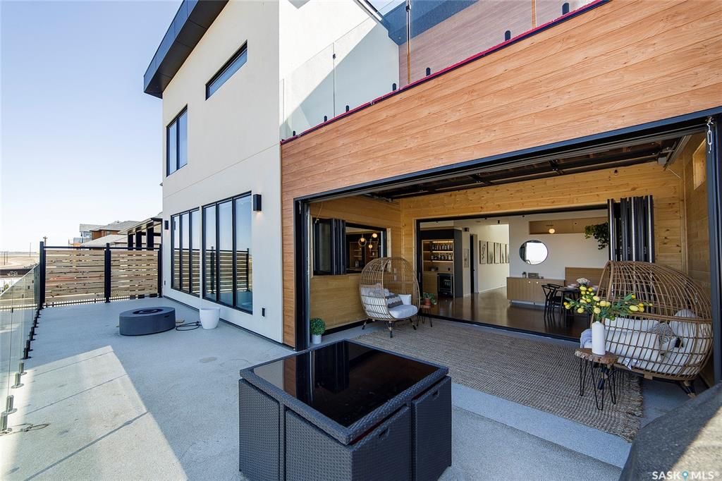 Aspen Ridge小区3600尺地下室步出式独立屋出售！超过5000尺居住面积，绝佳位置背靠自然保护野地，绝佳无遮挡小湖景视野。4房6卫双厨房（中式+西式+嵌入式德国米勒顶级家电), 室内室外独一无二顶级配置装修，全屋水泥地面高科技地热系统，全屋智能系统，7个天窗，白橡木加大 - 23