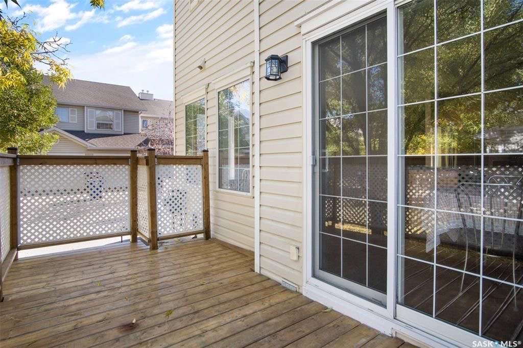 Erindale小区核心地段3室联排出售。1230尺，安静边户，多窗户，采光极好。步行百米至两所高中（百年高中，St Joseph），两所小学(Dr. John G. Egnatoff School and Catholic Father Robinson school)，附近商 - 21