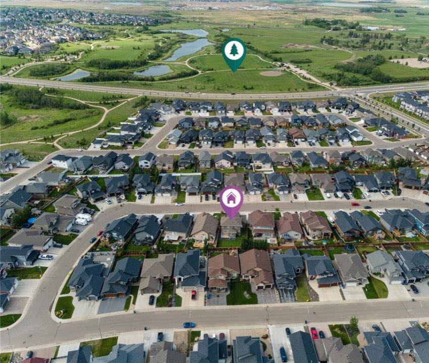 Rosewood小区核心安静路段近湖近小学1966尺两层独立屋出售 3房3卫，2013年建，三车库，高档装修，私密大后院。房屋保养佳：一二楼全实木地板，厨房卫浴大理石台面组合。地下室未装修。开价：$639000。有意请联系地产经纪Gary Gai 3063413677 - 4