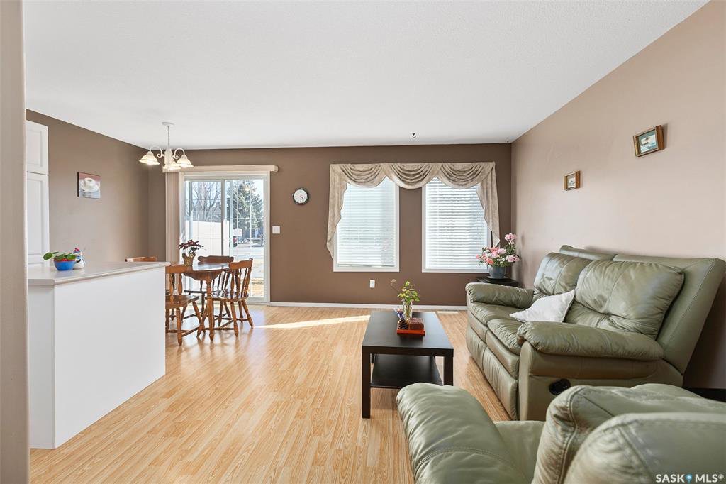 Erindale小区3室2卫联排，1207尺，步行至两所中学小学，商业购物。保养好，彩光好，地下室装修完工，带连房车库。开价$239000。 有意请联系地产经纪Gary Gai 3063413677 微信：gary3677 - 4