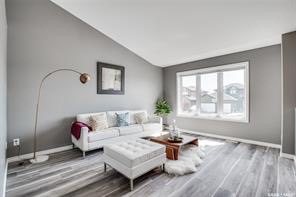 Willowgrove小区安静路段2010年建 5房3卫 bi level 错层独立屋出售。近两所小学。新装修地板，刷漆。挑高层高， 大窗户采光好。主卧带独立洗手间和步入式衣柜。地下室9尺层高，装修有两个大房间一个多功能厅一个洗手间等。挂牌价格 $459000。详情联系Gary - 4