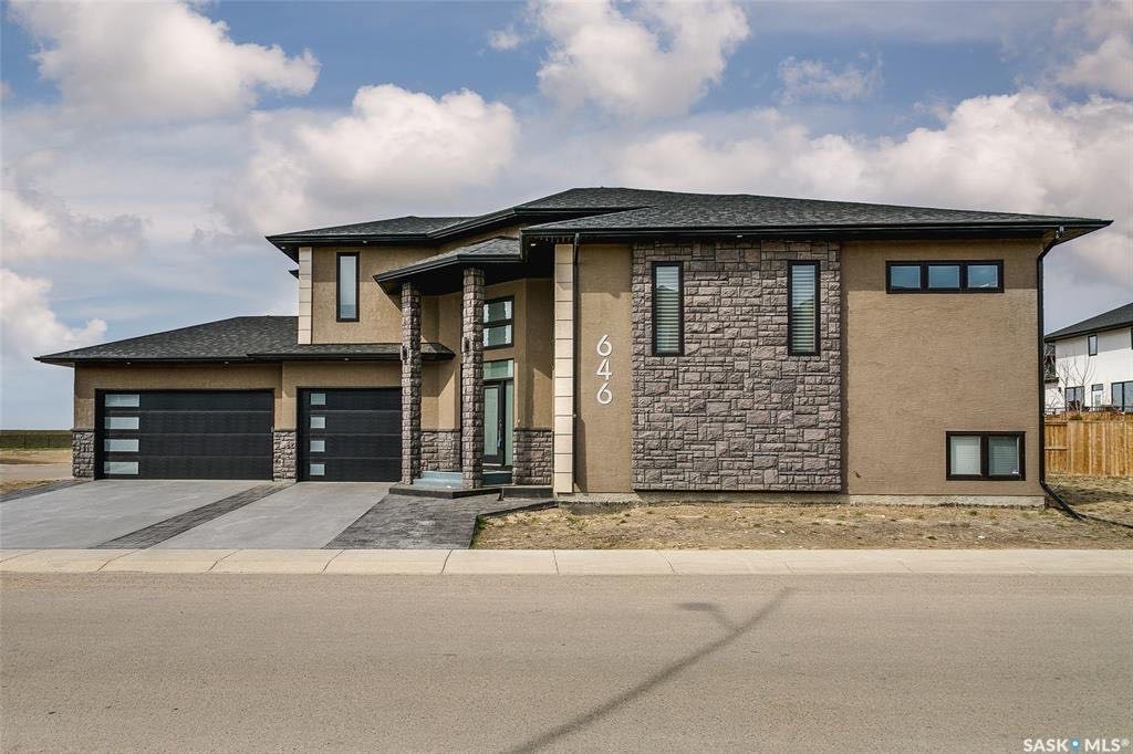 Evergreen小区，百米步行至小学&公园。近1700尺Modified，3车库，4车道，里外高档装修，房子状况如新，开价：$569000。有意请联系地产经纪Gary Gai 3063413677 微信：gary3677 - 3