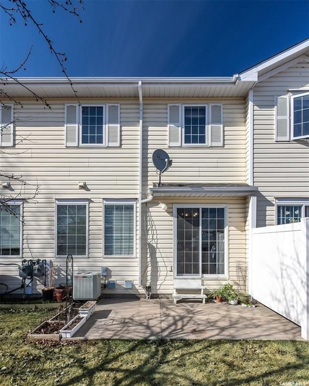 Erindale小区核心地段3室联排出售。本地人业主。步行百米至两所高中（百年高中，St Joseph），两所小学(Dr. John G. Egnatoff School and Catholic Father Robinson school)，附近商圈。房屋保养极佳，朝南大窗户 - 14