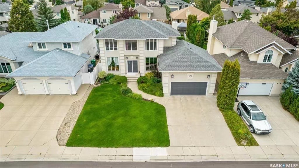 ERINDALE小区最佳路段大地块，2129尺4房4卫1书房独立屋出售。位于公园和湖的对面，步行可达两所小学。外观设计高档大气，内部明净高级装修。一楼实木地板和瓷砖地板组合，挑高10尺层高，超大客厅，大家庭厅，外加书房（大尺寸可作为另一个卧室）。开放式厨房，花岗岩台面，瓷砖背板， - 4