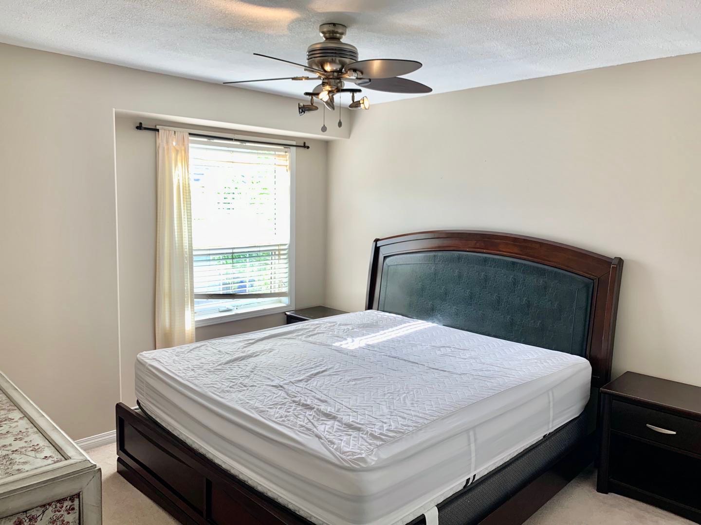 东北区步行到两高中两小学 Erindale小区 1200尺 3房2卫联排屋出租。带全套家具拎包入住。带一个停车库外加一个车位。地下室装修有一个活动室，包水，$1600/月  - 6