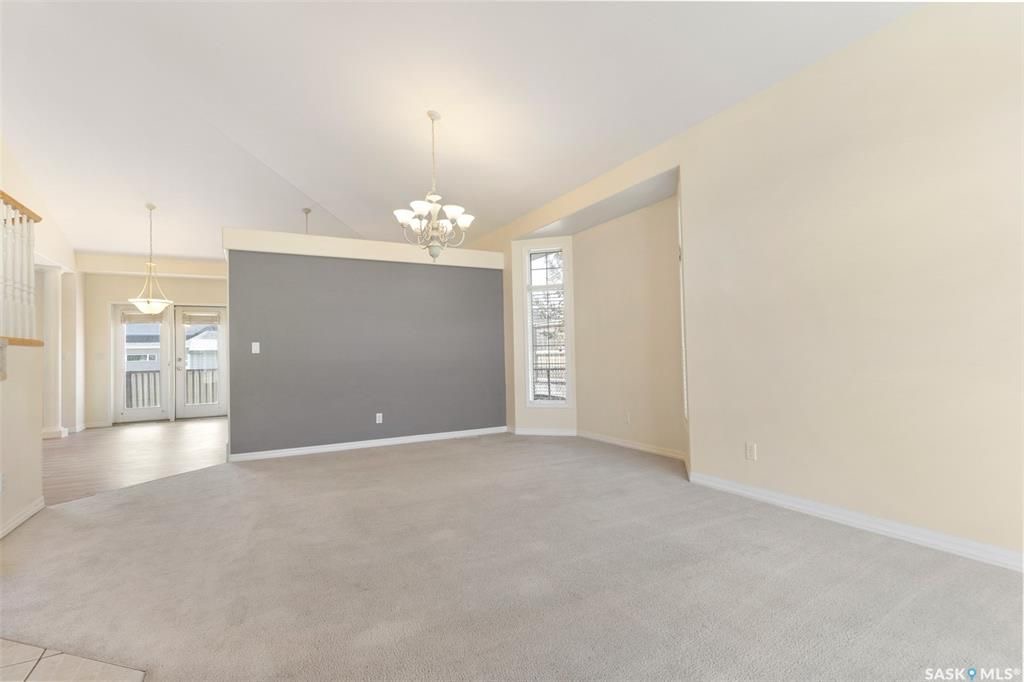 Arbor Creek小区私密安静最佳路段之一2122尺2层独立屋出售。2001年建，过6000尺大地块，5房，1个办公室，3个家庭厅，4卫，一楼挑高顶，明亮PVC大窗，双客厅双餐厅，厨房大理石台面，带独立角柜，新换地板，带一大尺寸书房（可做第六个卧室）二楼三个大房间主卧含独立洗 - 9