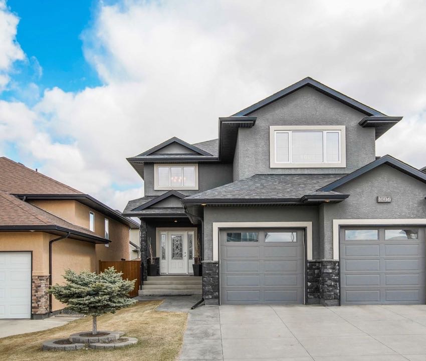 Willowgrove小区2011年建1912尺4室4卫+bonus多功能厅独立屋出售。前MontanaHomes样板间，近公园，学校，购物。高档装修，升级配置：9尺加高一楼和地下室层高，卧室全实木地板，全大理石台面厨房和洗手台，枫木橱柜，天然气壁炉造型墙，高档Bosch家电 - 4