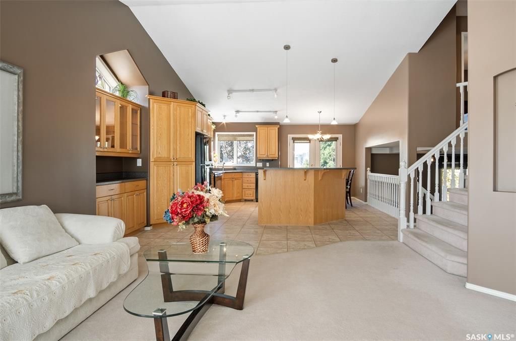 Erindale小区核心地段4房3卫1979尺独立屋出售。步行百米至两所小学Dr. John G. Egnatoff & Father Robinson), 两所高中 St Joseph & Centennial Collegiate, 购物及公园。房屋保养好，开放设计，采光通透 - 6