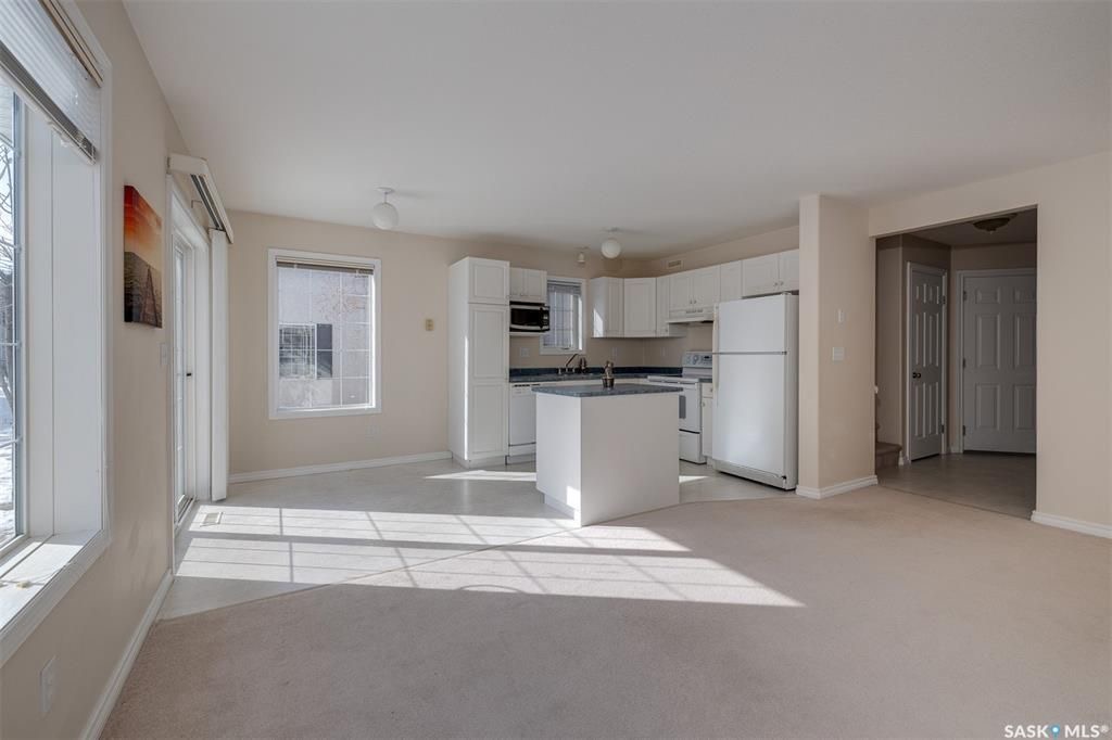 Briarwood小区边户联排出售3房2卫，地下室装修有一个大的家庭厅。多窗户采光极好，带中央空调。安静边户（不靠街）多绿地。挂牌价格 $259900。详情联系地产经纪Gary Gai 盖王睿 3063413677 微信：gary3677 网站：garygai.com - 4