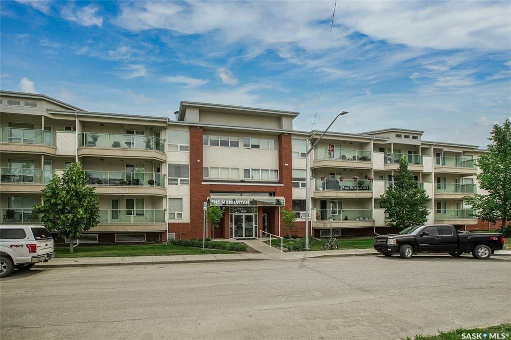 河东中心位置Main st，2003年建 超过1000 尺顶楼2室2卫公寓出售。近8街，大学等一切设施。安静高档公寓楼带电梯地下停车位。开放式设计，大窗户，采光好，带洗衣烘干设施，独立朝东大阳台和地下储物间。房屋状况好。挂牌价格 $239000详情联系地产经纪Gary Gai - 4