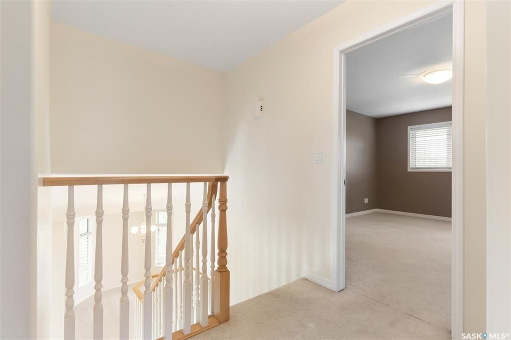 Arbor Creek小区私密安静最佳路段之一2122尺2层独立屋出售。2001年建，过6000尺大地块，5房，1个办公室，3个家庭厅，4卫，一楼挑高顶，明亮PVC大窗，双客厅双餐厅，厨房大理石台面，带独立角柜，新换地板，带一大尺寸书房（可做第六个卧室）二楼三个大房间主卧含独立洗 - 19