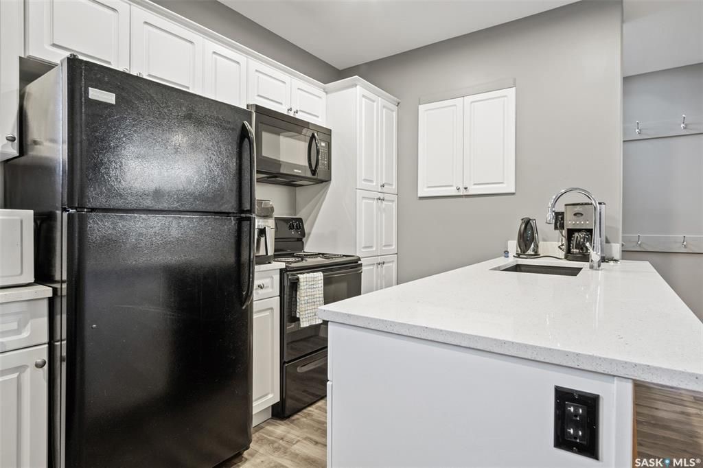 Aspen Ridge小区1165尺错层独立屋出售，本地西人业主，6房3卫，半地下室大窗带合法出租1厨1厅 2房间1卫分电表，独立出入独立洗衣烘干，独立热水器换风系统，另有1大厅或者房间用于主层住户使用，高档装修，全屋9尺，大理石台面，升级厨柜，双车库，拐角地块多停车位，带顶露台 - 30