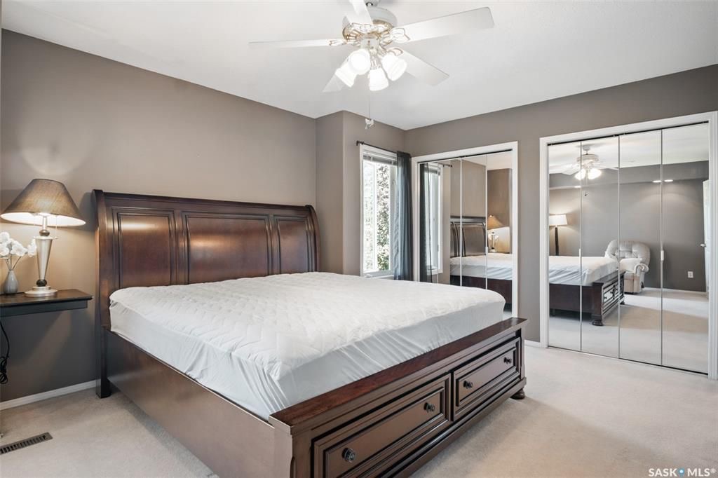 Erindale小区核心地段4房3卫1979尺独立屋出售。步行百米至两所小学Dr. John G. Egnatoff & Father Robinson), 两所高中 St Joseph & Centennial Collegiate, 购物及公园。房屋保养好，开放设计，采光通透 - 14