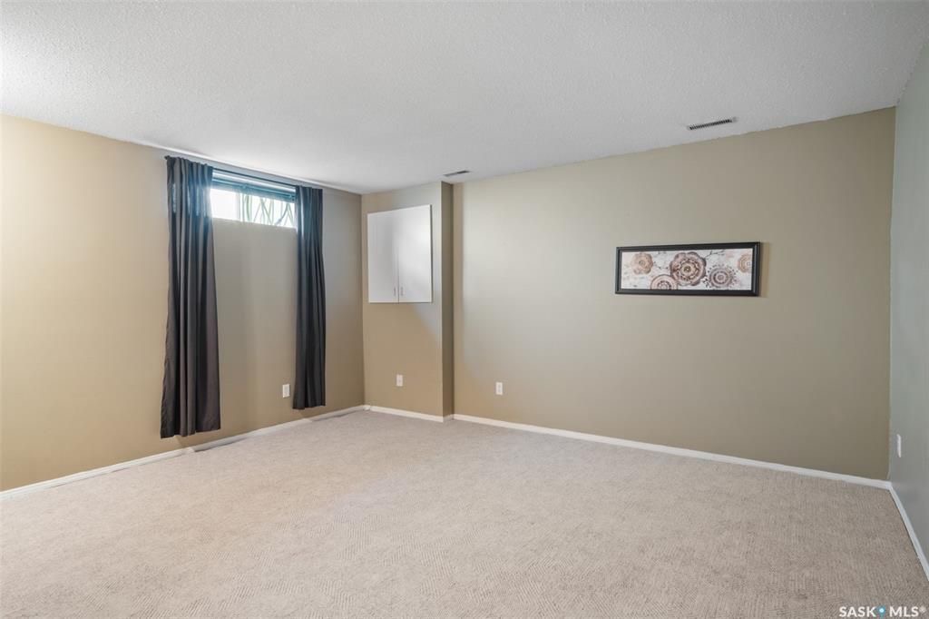 Erindale小区核心地段4房3卫1979尺独立屋出售。步行百米至两所小学Dr. John G. Egnatoff & Father Robinson), 两所高中 St Joseph & Centennial Collegiate, 购物及公园。房屋保养好，开放设计，采光通透 - 22