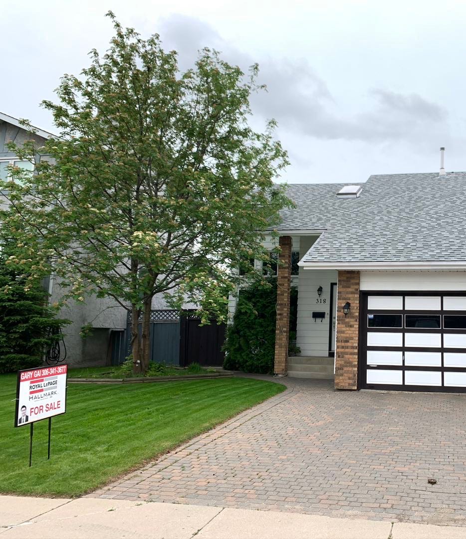 Erindale 小区1360尺独立屋出售，步行至两所小学和高中以及购物。共4房间。朝阳大后院子。大窗挑高客厅，实木地板，保养好，新换瓦片锅炉热水器和窗户。连房子双车库。挂牌价格：$369900 。有意请联系地产经纪Gary Gai 盖王睿 - 3