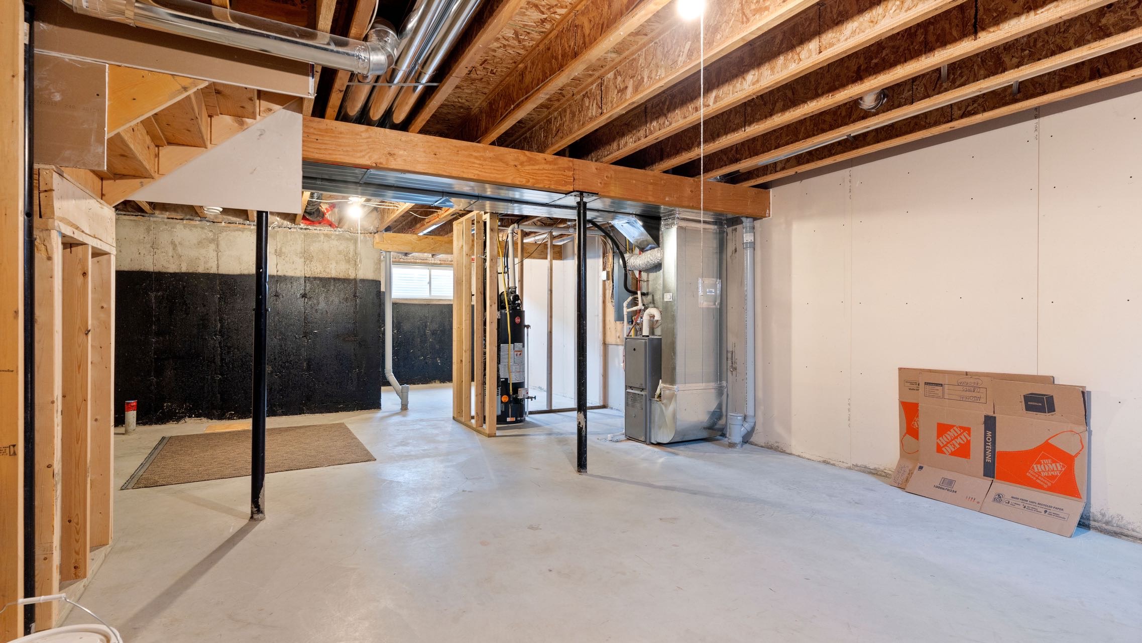 Willowgrove小区2012年建1315尺2房3卫联排别墅出售。房屋年代新，步行百米至两所小学和公园，近百年高中，近购物中心。一楼朝阳自然光充足，客厅宽敞明亮。9英尺挑高，高级复合板地板，全花岗岩台面，枫木橱柜，不锈钢厨房设备。二楼2个超大卧室均带独立洗手间和步入式衣柜。地 - 30