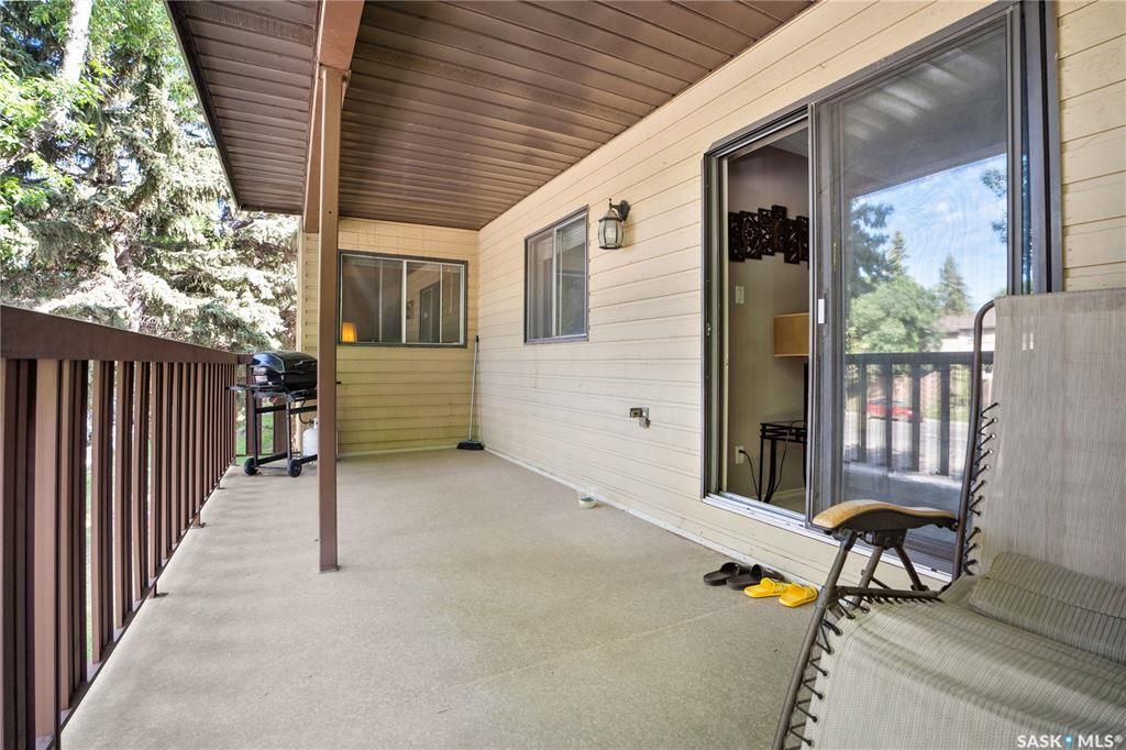 Wildwood小区核心路段3房2卫边户公寓出售，步行至8街购物，小学，公园，游泳馆，室内网球，图书馆。带大露台及储物间，双车位，枫木厨房大理石台面，明亮客厅带电子壁炉，主卧带独立洗手间。独立洗衣机烘干机（2022新换）。社区有健身房，壁球，桌球设施。可自住或投资。挂牌价格：$1 - 22