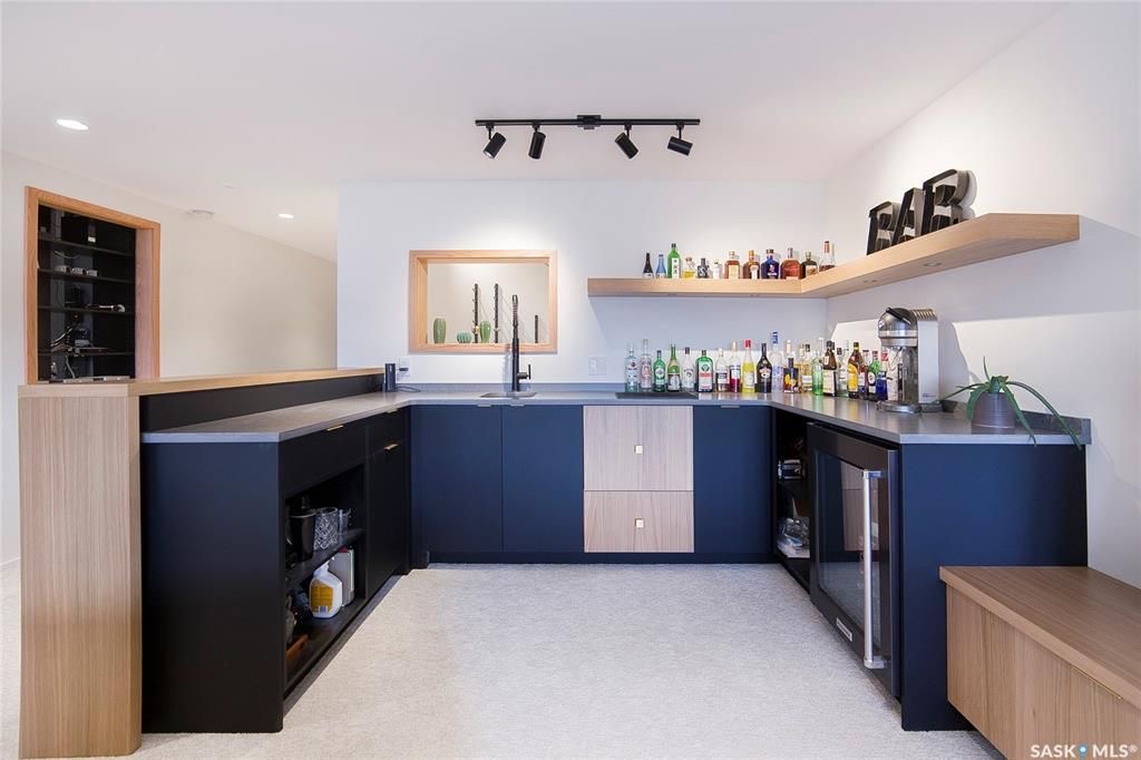 Aspen Ridge小区3600尺地下室步出式独立屋出售！超过5000尺居住面积，绝佳位置背靠自然保护野地，绝佳无遮挡小湖景视野。4房6卫双厨房（中式+西式+嵌入式德国米勒顶级家电), 室内室外独一无二顶级配置装修，全屋水泥地面高科技地热系统，全屋智能系统，7个天窗，白橡木加大 - 44