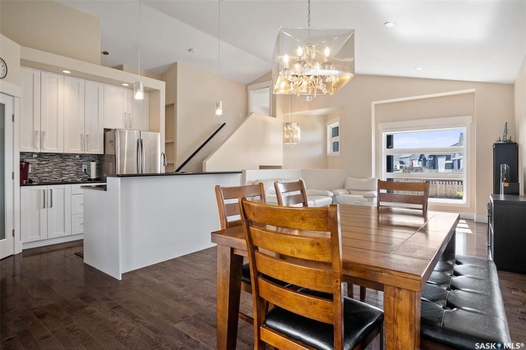 Evergreen小区核心安静路段 近1373尺5房3卫错层独立屋出售，步行至两所小学。高档装修，房屋年代新保养佳。超大多窗户，大尺寸房间，实木地板，厨房大理石台面，挑高层高，半地下室两房一厅一卫，大窗户，大活动室，好采光。挂牌价格：$539000。有意请联系Gary Gai - 6