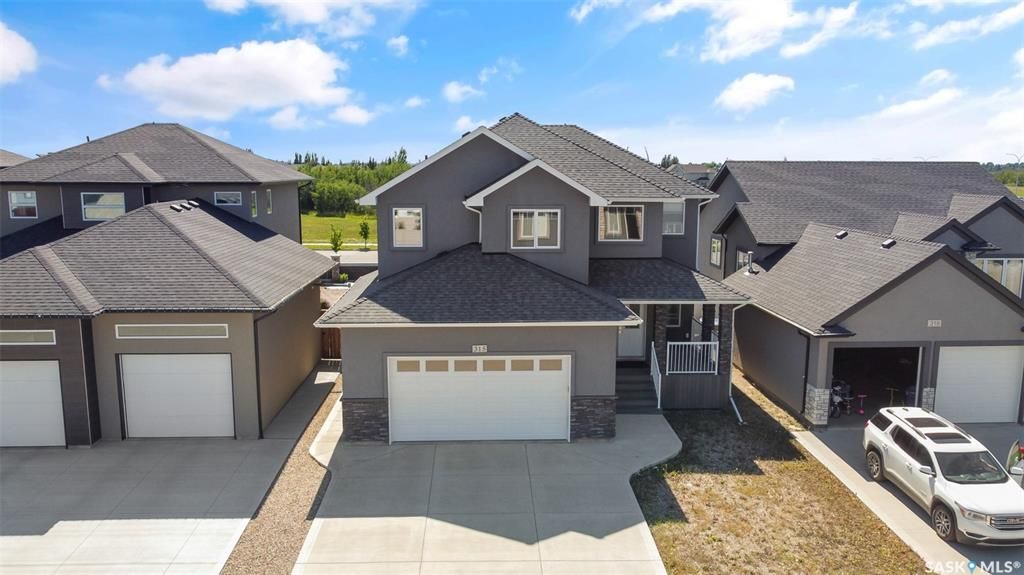 Evergreen2167尺独立屋出售，高档装修，大地块私密大院子（背后不靠邻居）。一楼带独立书房，9尺层高，实木地板，吸顶音响，厨房大理石台面，升级橱柜，高档不锈钢家电。客厅带壁炉造型墙。二楼3个大卧室带一个超大多功能厅，主卧洗手间干湿分离，地暖加热。双车库带保温。另有宽大前露 - 5