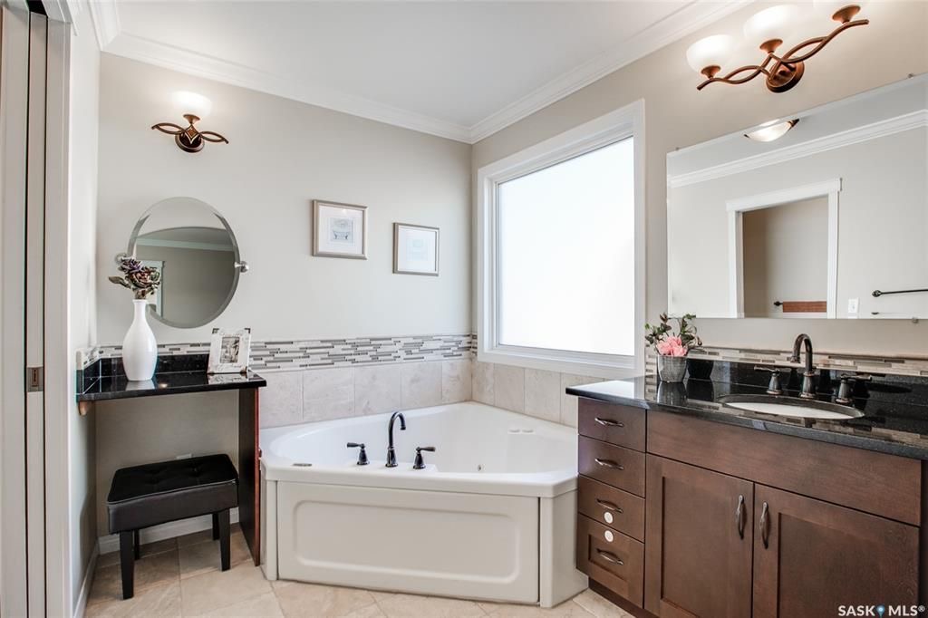 Briarwood小区1706尺独立屋出售，安静成熟街道，大部分设备装修都已升级（地板，窗户，洗手间，瓦片，锅炉，热水器，台面等），保养极佳。4房3卫，挑高顶，大客厅，大尺寸房间。大院子私密性好。地下室完整装修，加大尺寸双车库。挂牌价格：$479000。有意请联系Gary Gai - 8