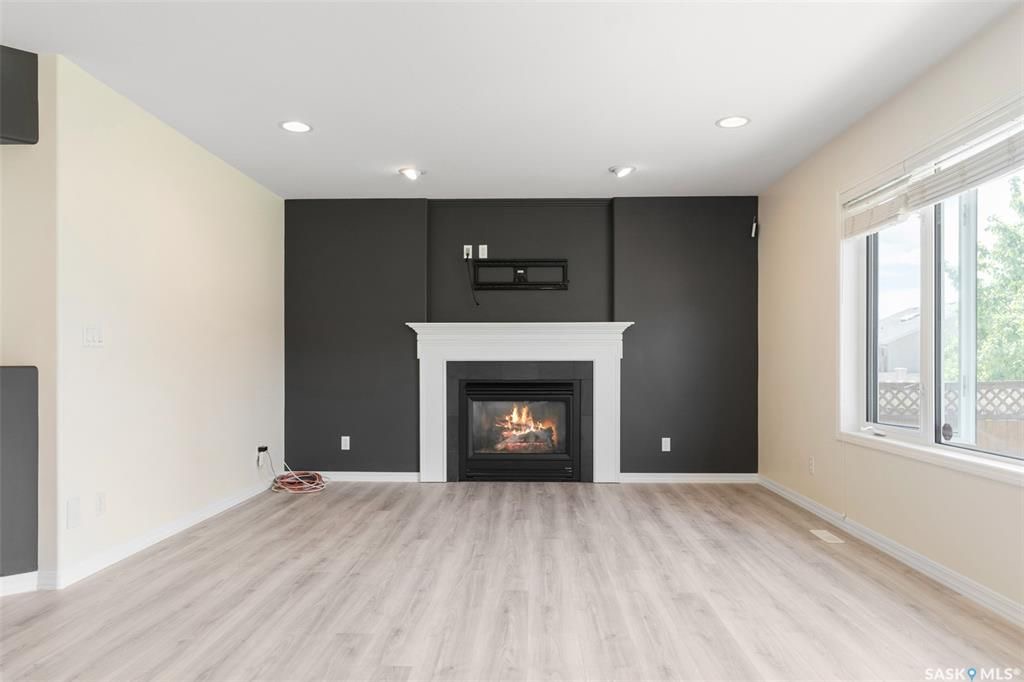 Arbor Creek小区私密安静最佳路段之一2122尺2层独立屋出售。2001年建，过6000尺大地块，5房，1个办公室，3个家庭厅，4卫，一楼挑高顶，明亮PVC大窗，双客厅双餐厅，厨房大理石台面，带独立角柜，新换地板，带一大尺寸书房（可做第六个卧室）二楼三个大房间主卧含独立洗 - 17