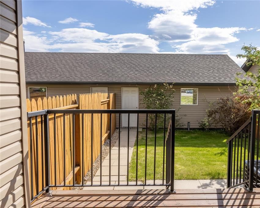 Willowgrove小区4房4卫双车库联排出售。带独立私密小院，主卧带完整洗手间。步行百米小学，近高中，购物。房屋保养佳采光好，高档装修：大理石台面，不锈钢家电，大尺寸房间，一车库一车位，地下室专业装修。挂牌价格：$339000。详情请联系地产经纪Gary Gai 盖王睿 - 9