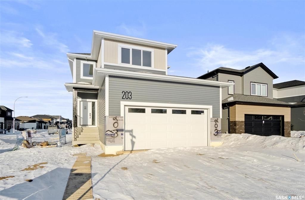 Aspen Ridge小区2021年建全新近2000尺3室3卫带一个多功能厅bonus room双层独立屋出售。全屋高品质装修。步行可达湿地公园。三层楼全部挑高9英尺，一楼加大尺寸欧式窗户，高级复合地板，开放式厨房，石英石台面，高档橱柜，黑色背板，巨大的中岛和附加的储物空间。宽敞 - 4