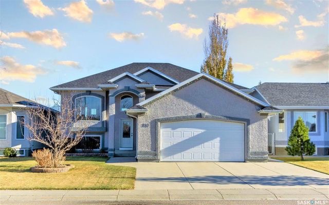 Silverspring小区最优路段之一，背靠公园步道，好风景，好彩光，1423 尺 bi level 错层 5房3卫，Royalty建商，实木地板，多窗户， 上下挑高层高，地下室大窗户，新瓦片，新洗衣烘干机，加大双车库。精心保养。大地块，私密好院子。挂牌价格：549000。有意 - 4