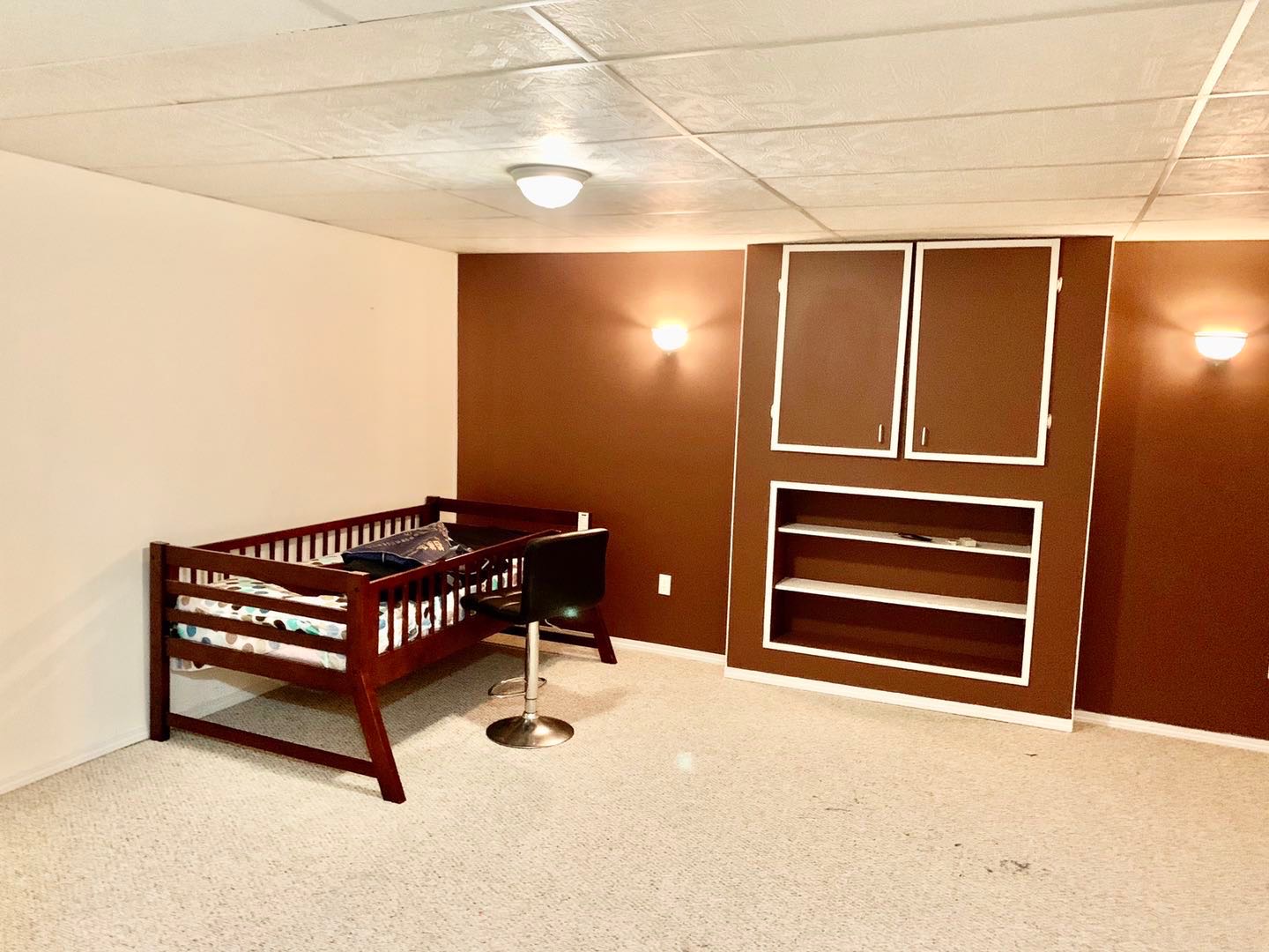 东北区步行到两高中两小学 Erindale小区 1200尺 3房2卫联排屋出租。带全套家具拎包入住。带一个停车库外加一个车位。地下室装修有一个活动室，包水，$1600/月  - 8