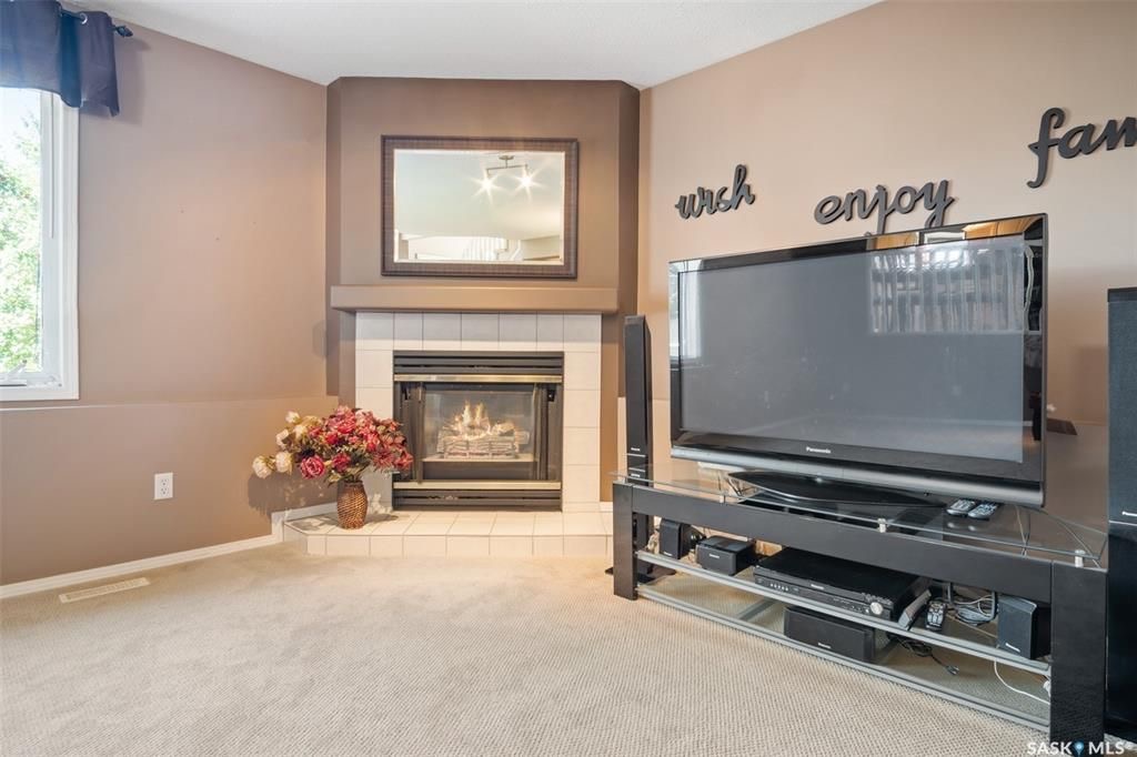 Erindale小区核心地段4房3卫1979尺独立屋出售。步行百米至两所小学Dr. John G. Egnatoff & Father Robinson), 两所高中 St Joseph & Centennial Collegiate, 购物及公园。房屋保养好，开放设计，采光通透 - 20