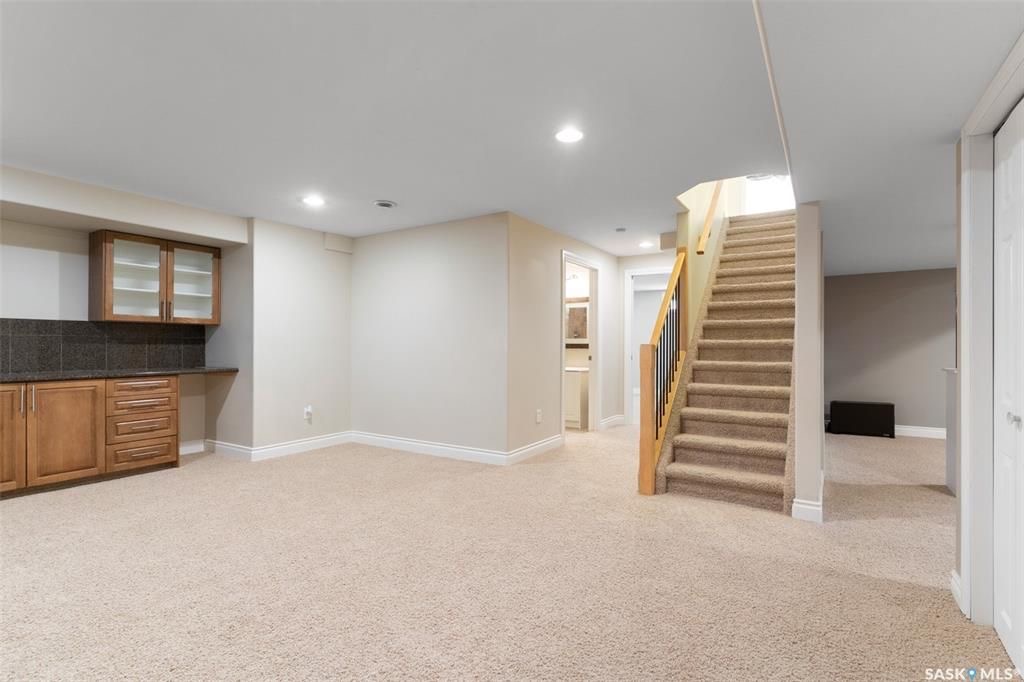 Arbor Creek小区私密安静最佳路段之一2122尺2层独立屋出售。2001年建，过6000尺大地块，5房，1个办公室，3个家庭厅，4卫，一楼挑高顶，明亮PVC大窗，双客厅双餐厅，厨房大理石台面，带独立角柜，新换地板，带一大尺寸书房（可做第六个卧室）二楼三个大房间主卧含独立洗 - 22