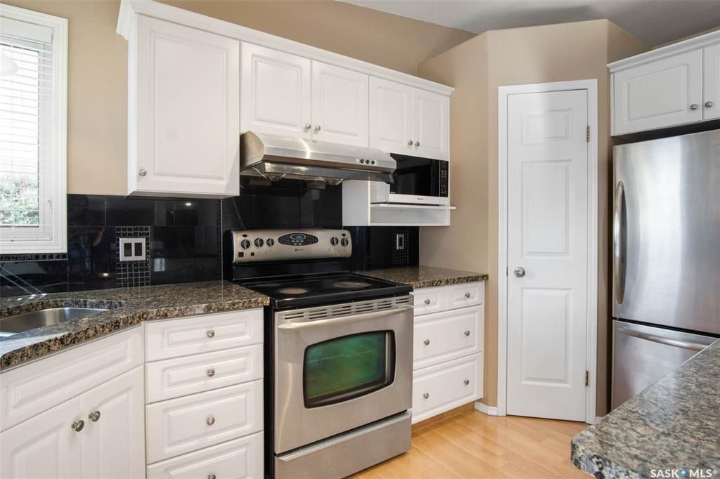 Erindale小区核心地段4房3卫1845尺独立屋出售。步行百米至两所小学Dr. John G. Egnatoff & Father Robinson), 两所高中 St Joseph & Centennial Collegiate, 购物及公园。房屋保养极佳，好格局，采光通透 - 13