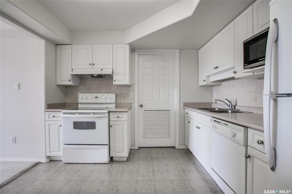 河东中心位置Main st，2003年建 超过1000 尺顶楼2室2卫公寓出售。近8街，大学等一切设施。安静高档公寓楼带电梯地下停车位。开放式设计，大窗户，采光好，带洗衣烘干设施，独立朝东大阳台和地下储物间。房屋状况好。挂牌价格 $229000。详情联系地产经纪Gary Gai - 5