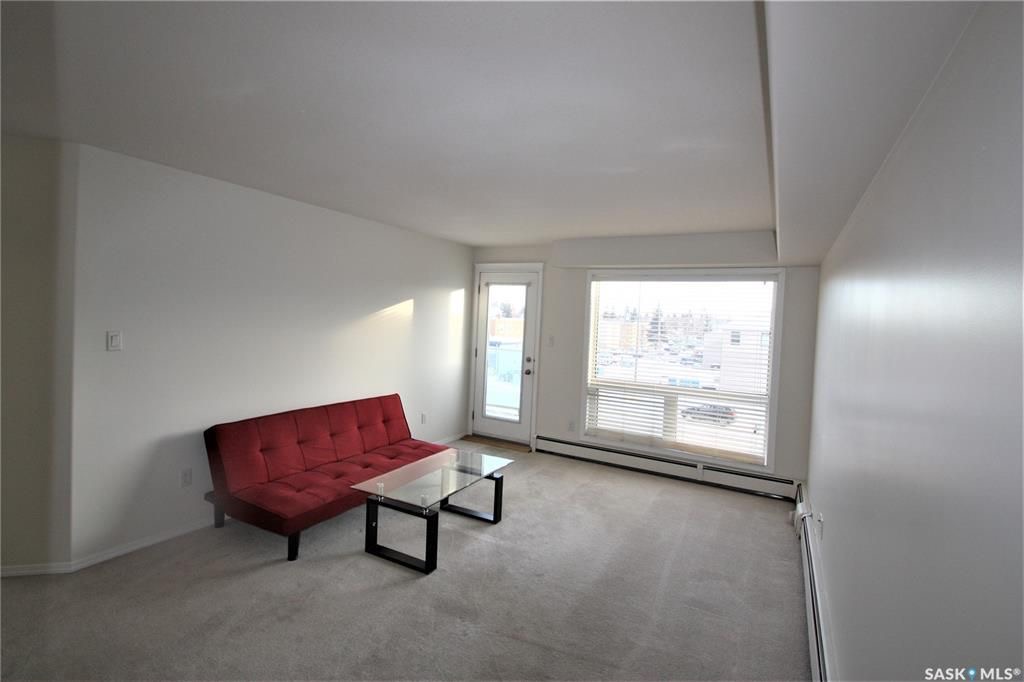 河东中心位置Main st，2003年建 超过1000 尺顶楼2室2卫公寓出售。近8街，大学等一切设施。安静高档公寓楼带电梯地下停车位。开放式设计，大窗户，采光好，带洗衣烘干设施，独立朝东大阳台和地下储物间。房屋状况好。挂牌价格 $229000。详情联系地产经纪Gary Gai - 7