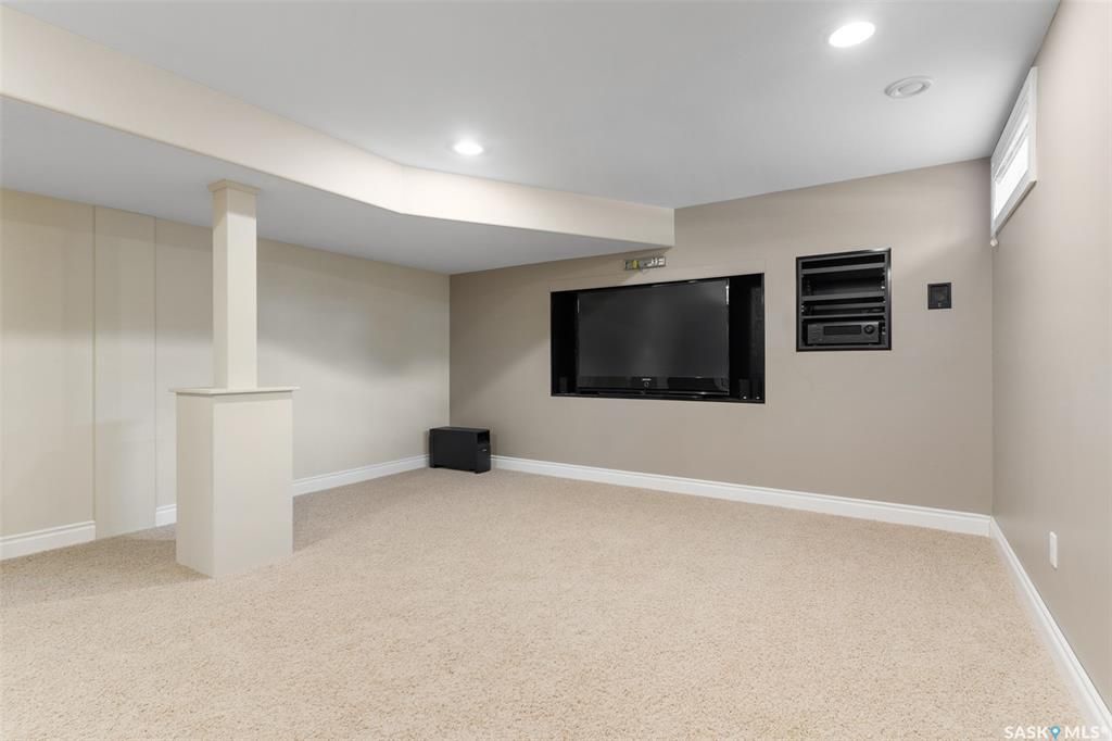 Arbor Creek小区私密安静最佳路段之一2122尺2层独立屋出售。2001年建，过6000尺大地块，5房，1个办公室，3个家庭厅，4卫，一楼挑高顶，明亮PVC大窗，双客厅双餐厅，厨房大理石台面，带独立角柜，新换地板，带一大尺寸书房（可做第六个卧室）二楼三个大房间主卧含独立洗 - 24