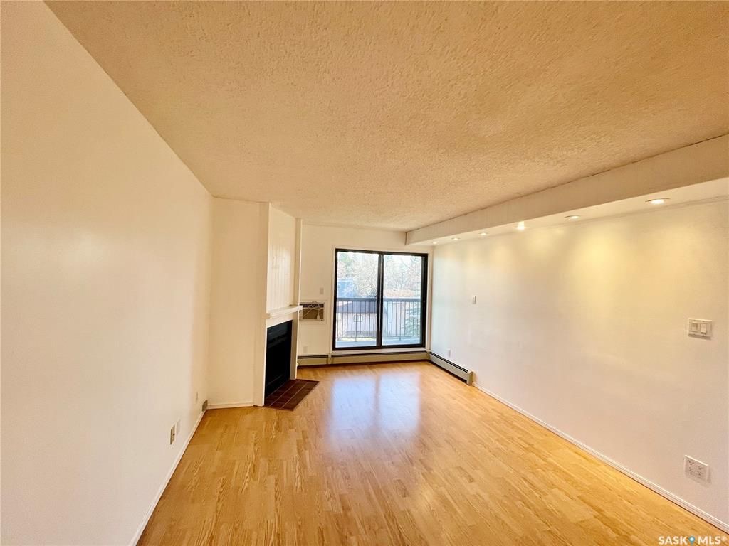 Lakeview小区2室2卫公寓出售，带独立洗衣，主卧带独立洗手间，阳台带储物间，好彩光，交通便利。客厅复合木地板，近期全新刷漆，升级洗手间。房屋状况好。挂牌价格：$129900。详情请联系地产经纪Gary Gai 盖王睿 3063413677 微信：gary3677 网站：ga - 4