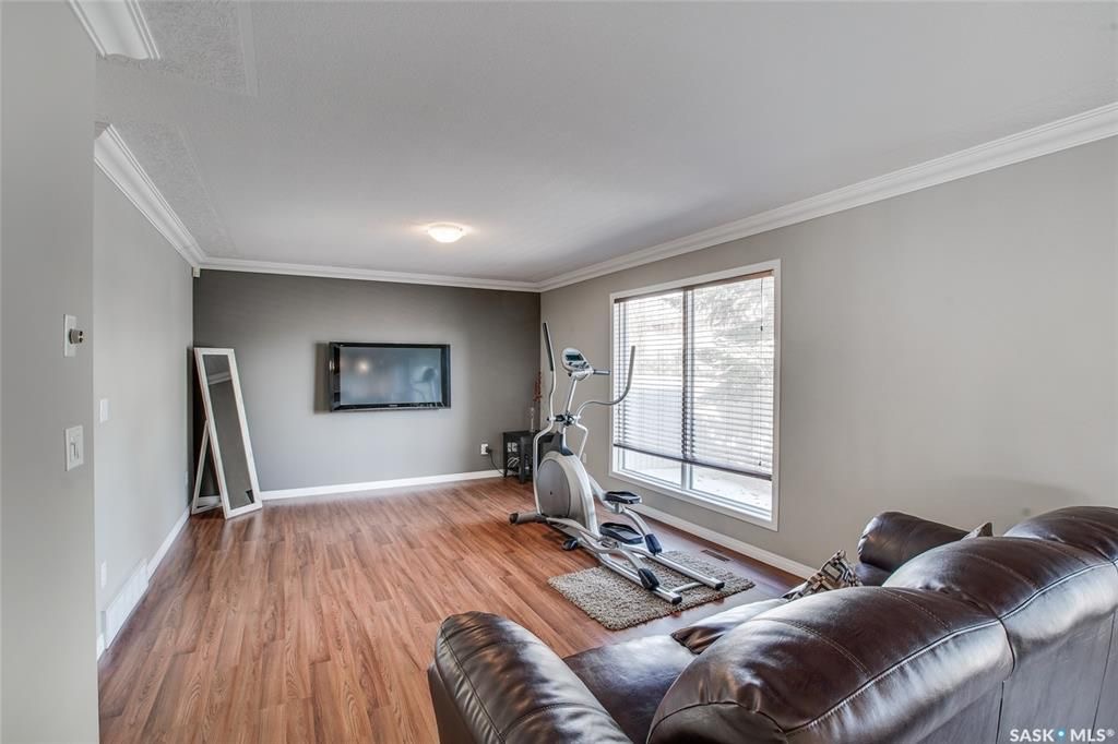 Erindale小区5房4卫另带1书房独立屋出售。步行至John Avant小湖公园，近Father Robinson和Dr John G Egnatoff小学。保养极佳，近年来大量升级更新：不锈钢家电、锅炉，热水器等。挑高顶设计。一层大书房可做第六个房间。地下室装修有2个卧室 - 7