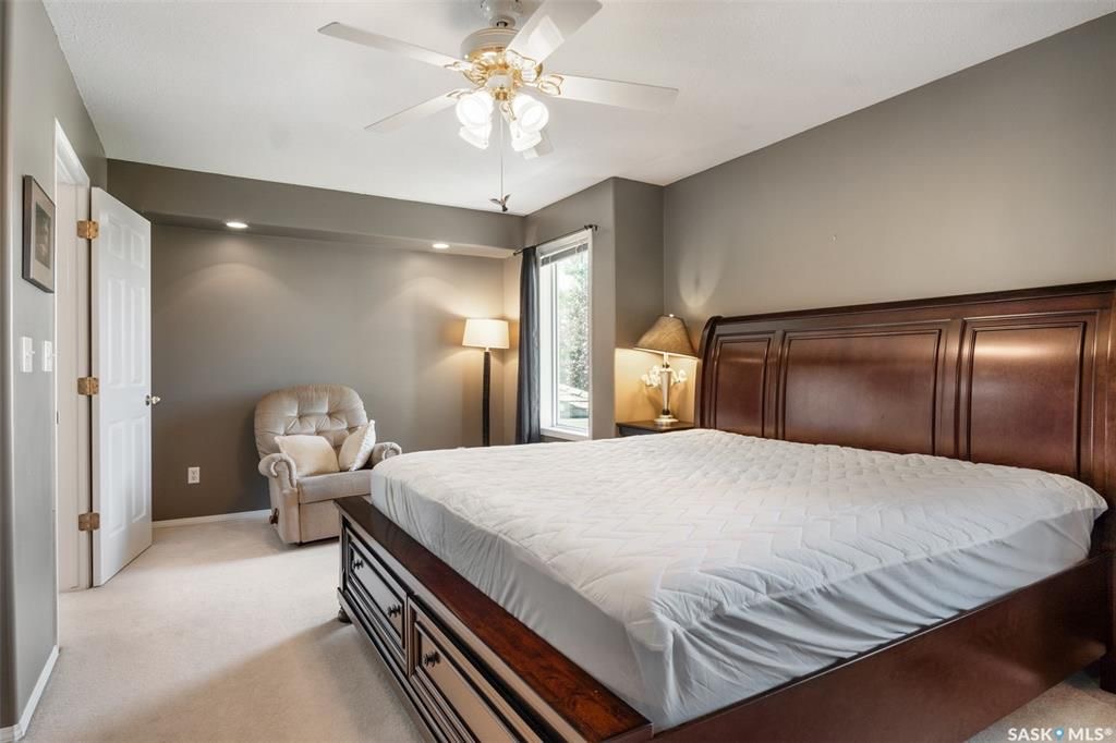 Erindale小区核心地段4房3卫1979尺独立屋出售。步行百米至两所小学Dr. John G. Egnatoff & Father Robinson), 两所高中 St Joseph & Centennial Collegiate, 购物及公园。房屋保养好，开放设计，采光通透 - 15