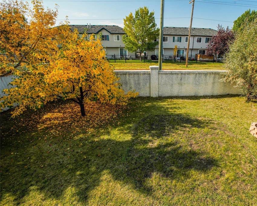 Arbor Creek小区私密路段北靠绿地1780尺2层two storey独立屋出售。过6000尺大地块，5房，1个办公室，3个大厅，4卫，一楼挑高顶，明亮大窗，双客厅双餐厅，实木地板，带一大尺寸书房（可做第六个卧室）二楼三个大房间主卧含独立洗手间。地下室完全装好有大家庭厅外加 - 7