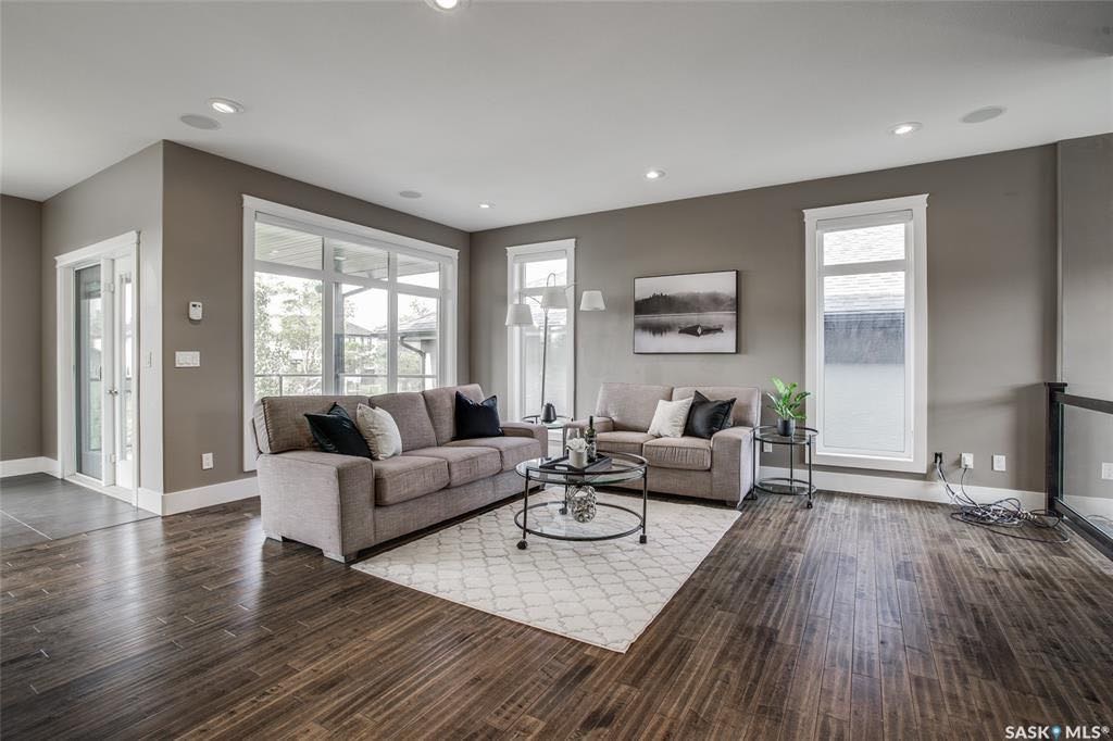 Evergreen小区核心安静路段 近1600尺4房3卫错层独立屋出售，背靠私密绿地步道，风景好，地下室可以独立步出。房屋年代新保养佳。超大多窗户，大尺寸房间，实木地板，厨房大理石台面，挑高层高，双向壁炉。开价：$635000。有意请联系地产经纪Gary Gai - 5