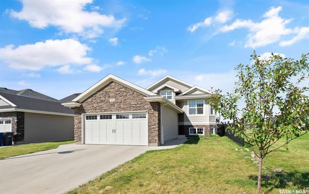 位于Stonebridge 小区紧靠公园绿地，近小学，购物设施，2015年建1249尺Bi Level错层独立屋5房3卫含2室一厅合法出租地下室，出售。 保养如新，大窗户采光好，高档装修，地下室有额外活动空间用于房主使用，外加地下室两房合法出租套间（独立出入，独立电表，独立厨房洗 - 4