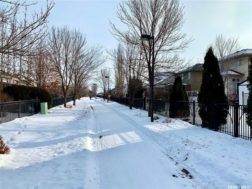 Briarwood小区核心路段两层独立屋出售，一手房本地西人房主，大地块，背靠公园绿地好风景。2007年建，保养如新。1630尺，4房3卫。高效锅炉热水器，一半瓦片新换。家具可议。开价：$499900。有意请联系地产经纪Gary Gai 3063413677 微信：gary367 - 17