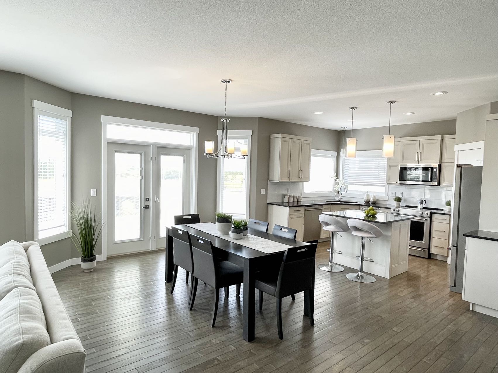 Evergreen2167尺独立屋出售，高档装修，大地块私密大院子（背后不靠邻居）。一楼带独立书房，9尺层高，实木地板，吸顶音响，厨房大理石台面. - 10