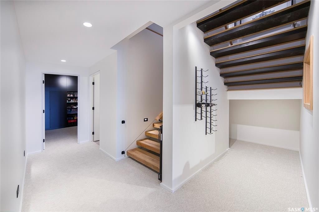 Aspen Ridge小区3600尺地下室步出式独立屋出售！超过5000尺居住面积，绝佳位置背靠自然保护野地，绝佳无遮挡小湖景视野。4房6卫双厨房（中式+西式+嵌入式德国米勒顶级家电), 室内室外独一无二顶级配置装修，全屋水泥地面高科技地热系统，全屋智能系统，7个天窗，白橡木加大 - 41