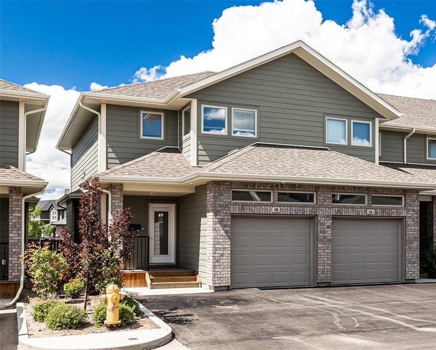 Willowgrove小区 1374尺 3房3卫联排出售，可步行至小学，公园，附近购物，高中。朝阳多窗户，安静边户，连房车库外加室外双车位，一楼挑高顶开放厨房餐厅客厅，厨房洗手间均为理石台面，抽油烟机外排。二楼3房间，主卧带独立洗手间。大露台。独立院子。安静封闭小区。 - 2