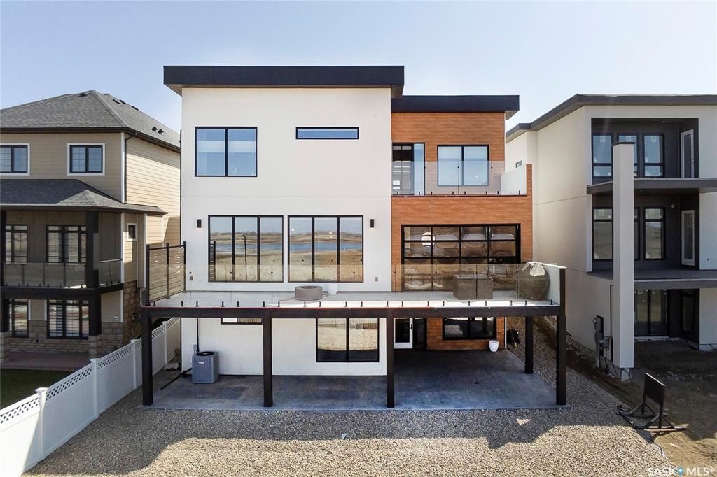 Aspen Ridge小区3600尺地下室步出式独立屋出售！超过5000尺居住面积，绝佳位置背靠自然保护野地，绝佳无遮挡小湖景视野。4房6卫双厨房（中式+西式+嵌入式德国米勒顶级家电), 室内室外独一无二顶级配置装修，全屋水泥地面高科技地热系统，全屋智能系统，7个天窗，白橡木加大 - 5